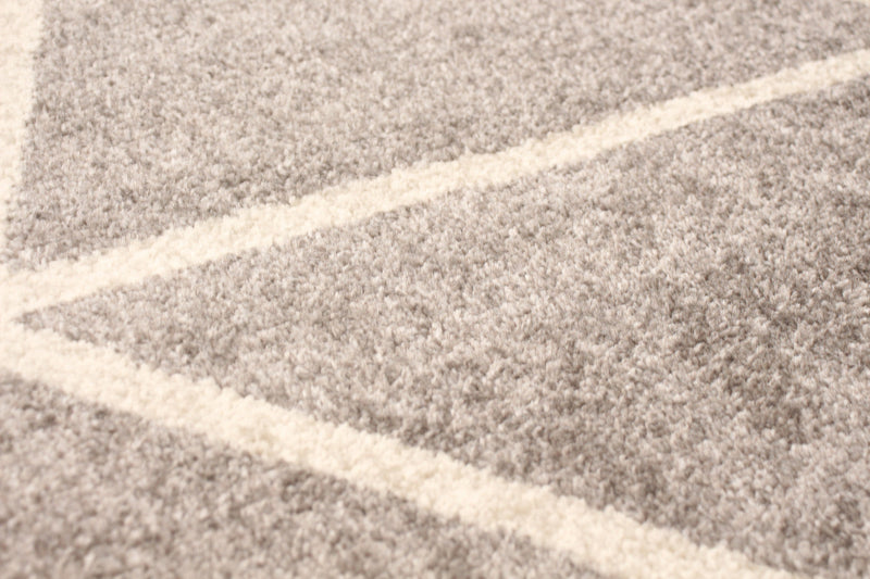 Anandi Grey-Ivory Area Rug - 7'10\" x 10'2\"