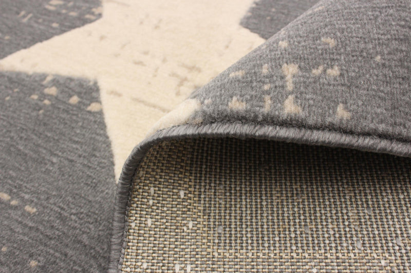 Ira Grey 4'7\" x 6'7\" Area Rug