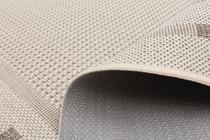 Clementine Ivory Area Rug - 4'4\" X 6'5\" 