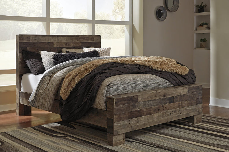Derekson Queen Bed