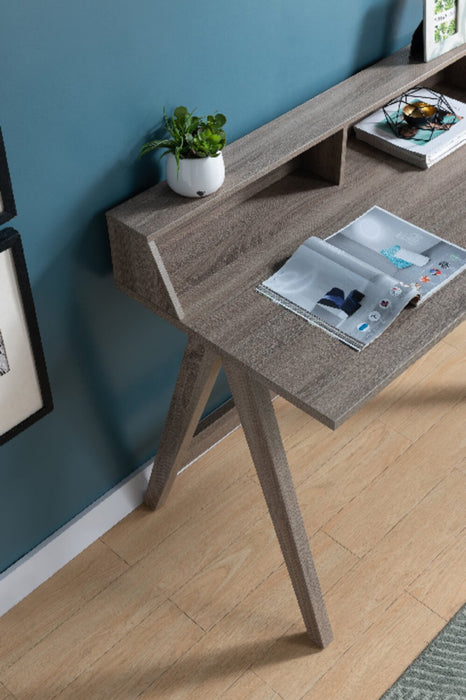 Igor Desk