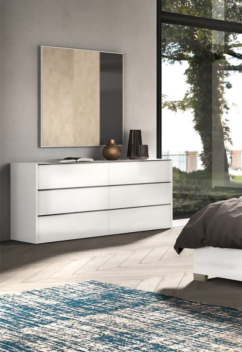 Raia Dresser